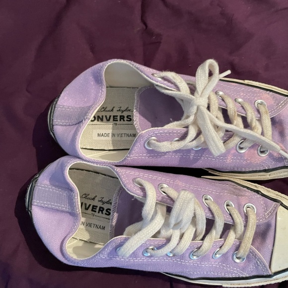 Converse - Picture 2 of 4